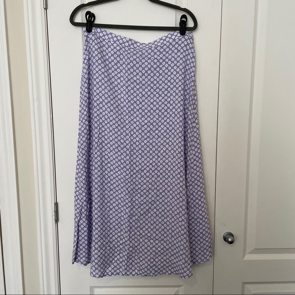 NWT H&M floral wrap skirt, size 12/44 - Picture 2 of 3